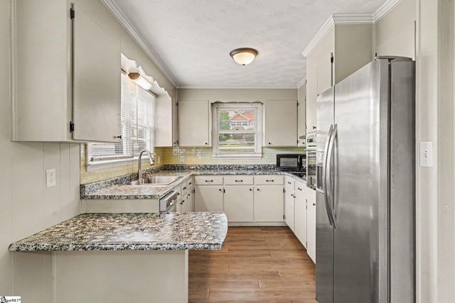 2 Ayersdale Drive, Taylors, SC 29687