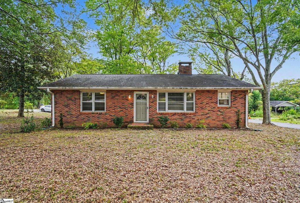 2 Ayersdale Drive, Taylors, SC 29687
