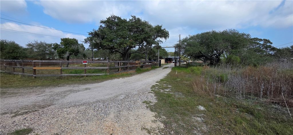 1122 Lee, Aransas Pass, TX 78336 — photo 2