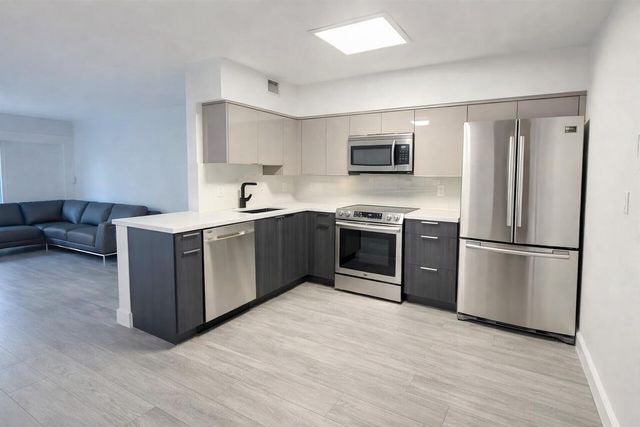 3220 Bayview Drive 211, Fort Lauderdale, FL 33306