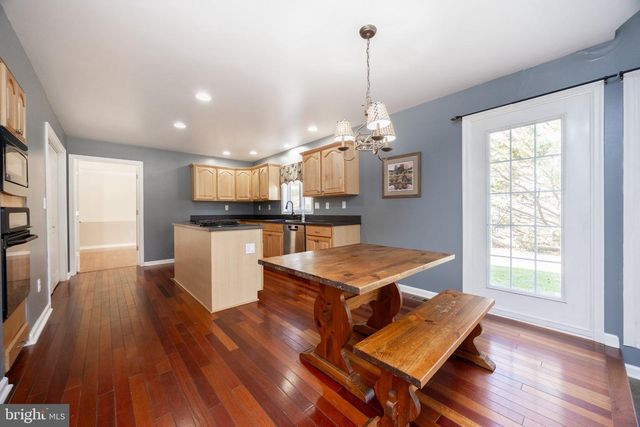 7 WARREN CIR, Glenmoore, PA 19343