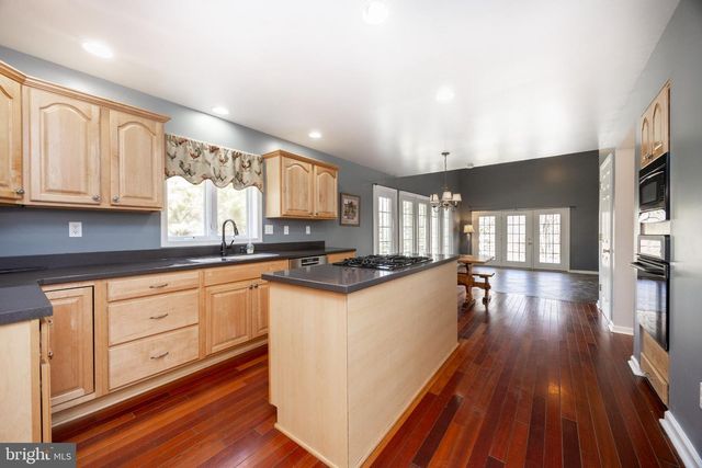 7 WARREN CIR, Glenmoore, PA 19343