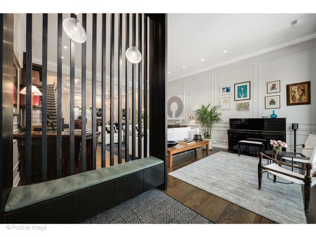 1953 N Howe Street, Chicago, IL 60614