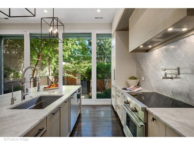 1953 N Howe Street, Chicago, IL 60614