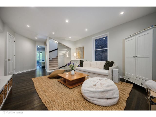 1953 N Howe Street, Chicago, IL 60614