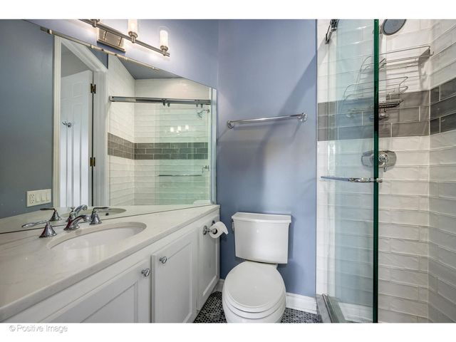 1953 N Howe Street, Chicago, IL 60614