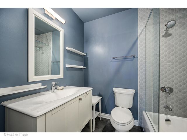 1953 N Howe Street, Chicago, IL 60614