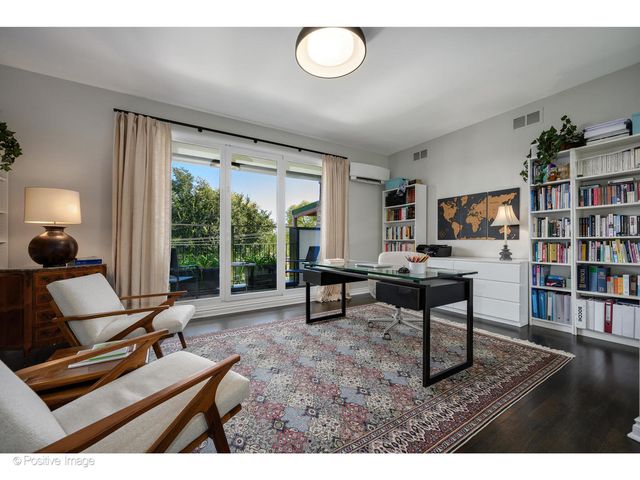 1953 N Howe Street, Chicago, IL 60614