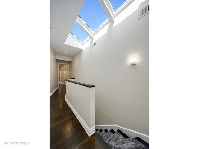 1953 N Howe Street, Chicago, IL 60614
