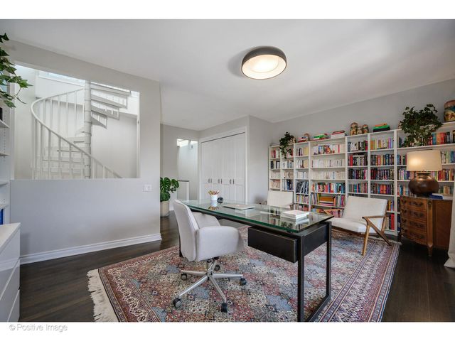 1953 N Howe Street, Chicago, IL 60614