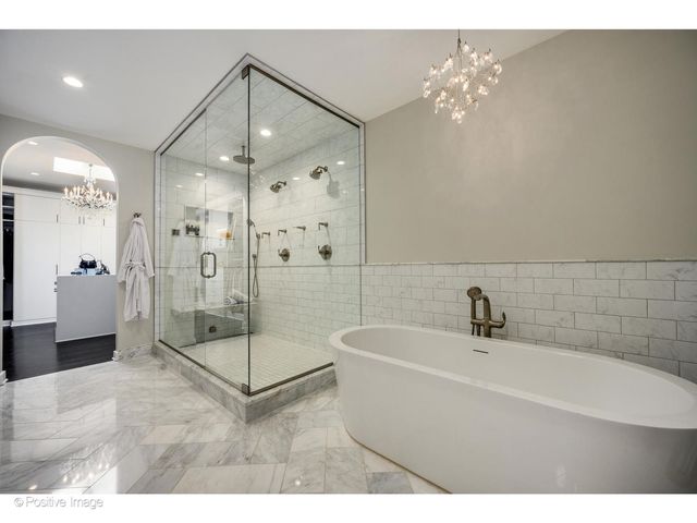 1953 N Howe Street, Chicago, IL 60614