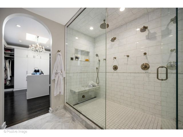 1953 N Howe Street, Chicago, IL 60614