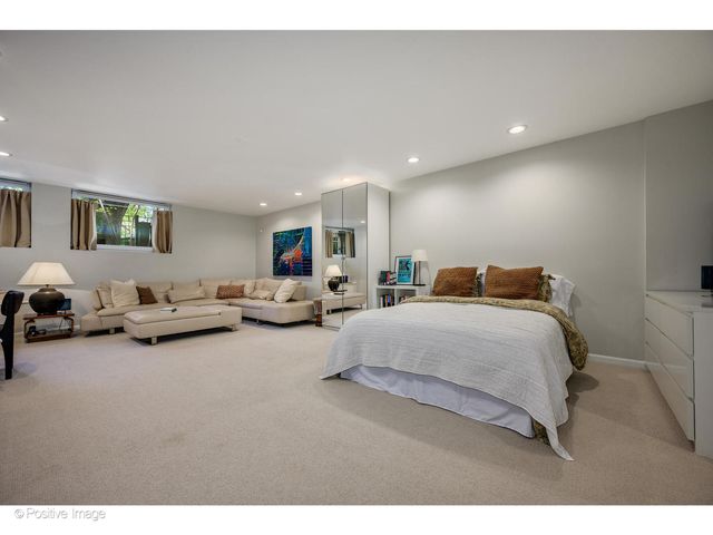 1953 N Howe Street, Chicago, IL 60614