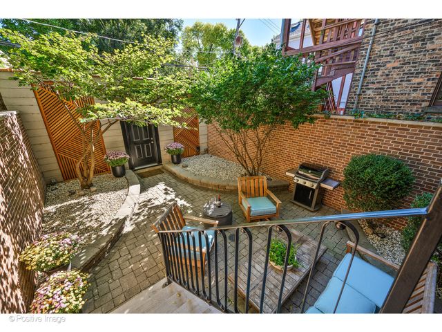 1953 N Howe Street, Chicago, IL 60614