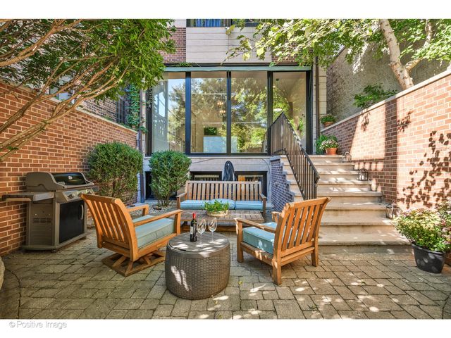 1953 N Howe Street, Chicago, IL 60614