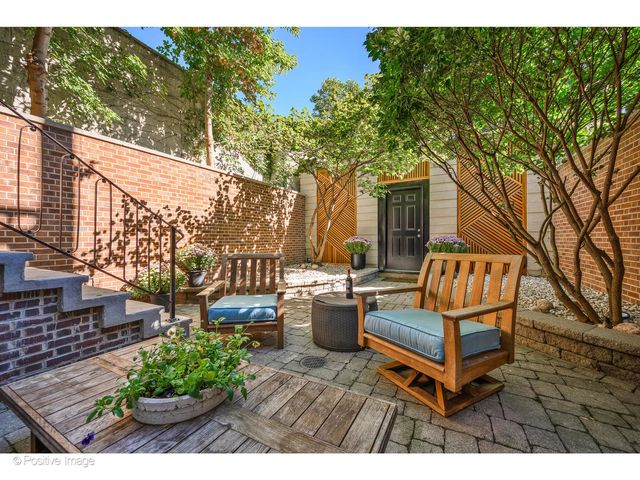 1953 N Howe Street, Chicago, IL 60614