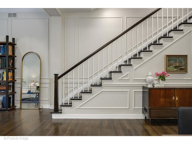 1953 N Howe Street, Chicago, IL 60614