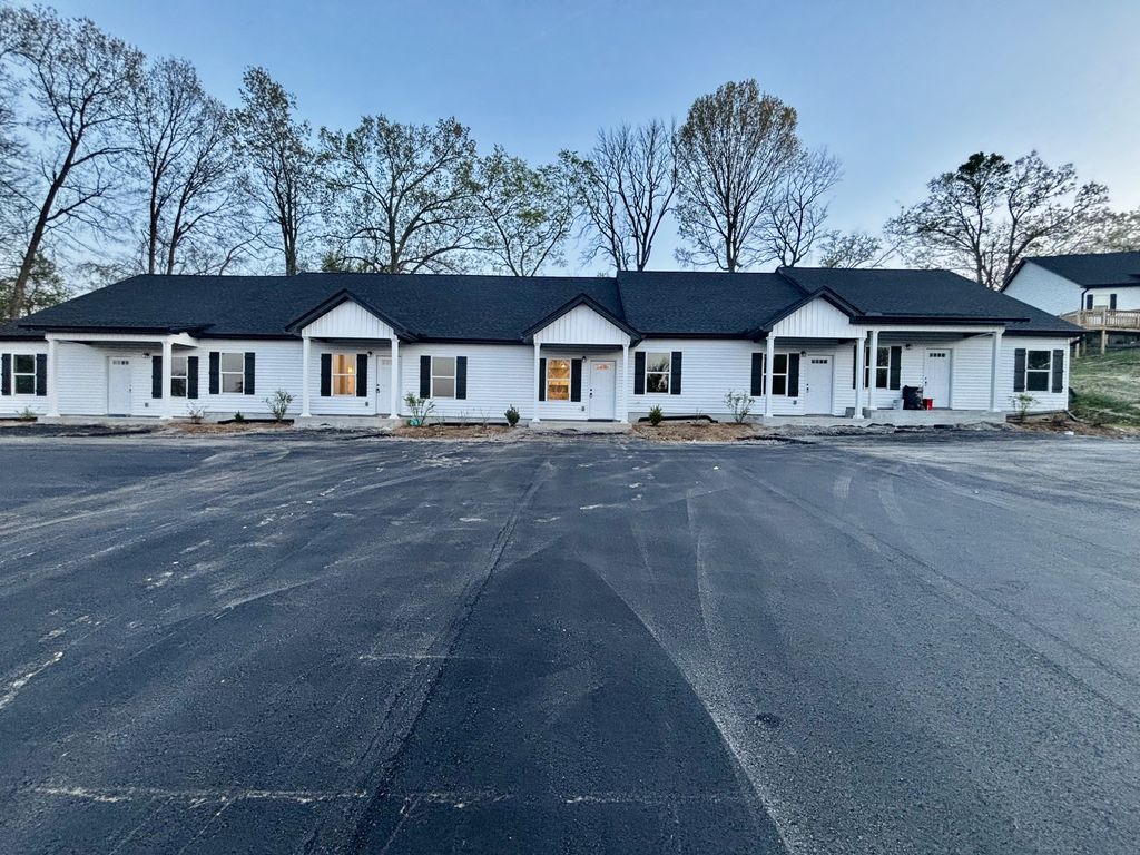 70 Stone Gate lane, Hartsville, TN 37074