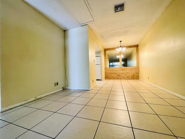 3096 Collin Drive B, West Palm Beach, FL 33406