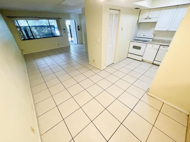 3096 Collin Drive B, West Palm Beach, FL 33406