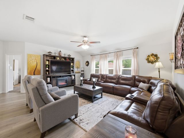 116 Arborside Drive, Waxahachie, TX 75165