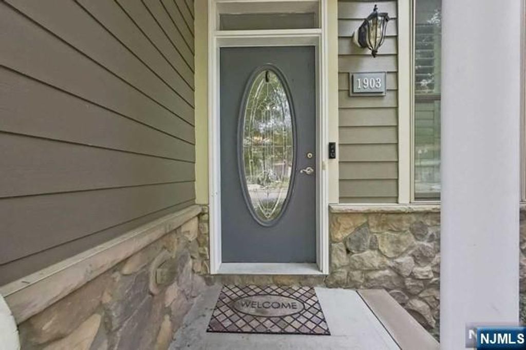 1903 Whitney Lane, Allendale, NJ 07401
