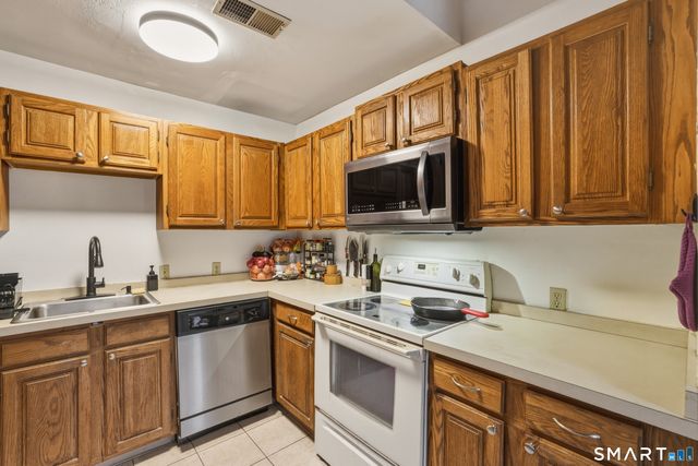 16 Vernon Avenue APT 34, Vernon, CT 06066