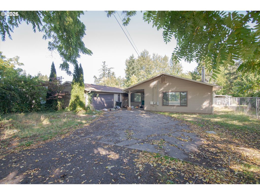 Image 1 of property listing at 1404 Se VILLARD St, Mc Minnville, OR 97128