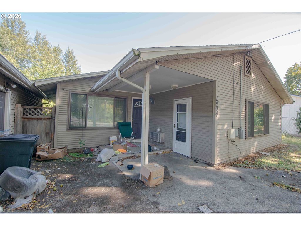 Image 2 of property listing at 1404 Se VILLARD St, Mc Minnville, OR 97128