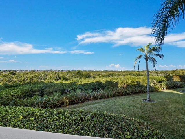 5430 EAGLES POINT CIRCLE 105, Sarasota, FL 34231