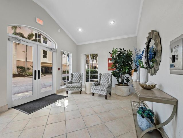 5430 EAGLES POINT CIRCLE 105, Sarasota, FL 34231