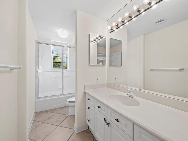 5430 EAGLES POINT CIRCLE 105, Sarasota, FL 34231