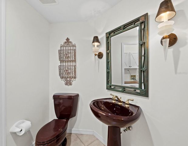 5430 EAGLES POINT CIRCLE 105, Sarasota, FL 34231