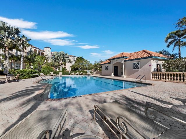 5430 EAGLES POINT CIRCLE 105, Sarasota, FL 34231