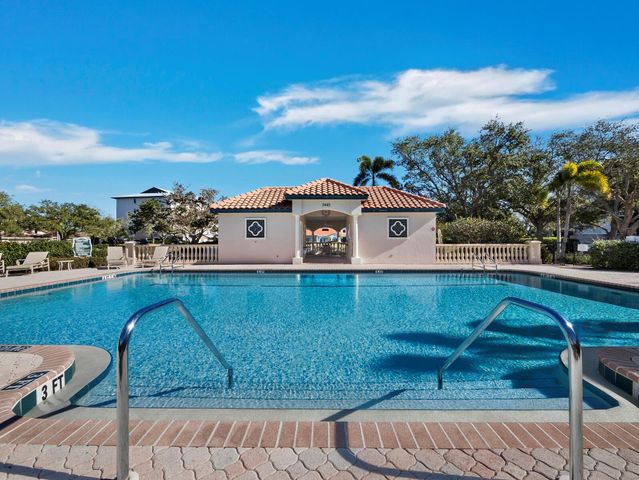 5430 EAGLES POINT CIRCLE 105, Sarasota, FL 34231