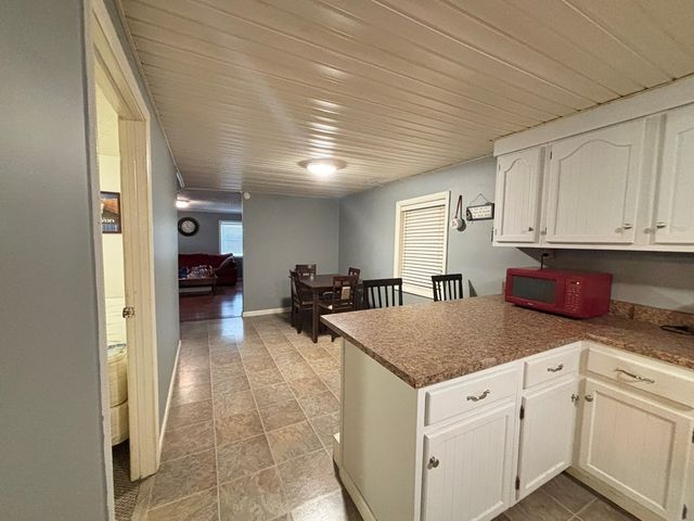 7535 Madisonville Rd, Hopkinsville, KY 42240