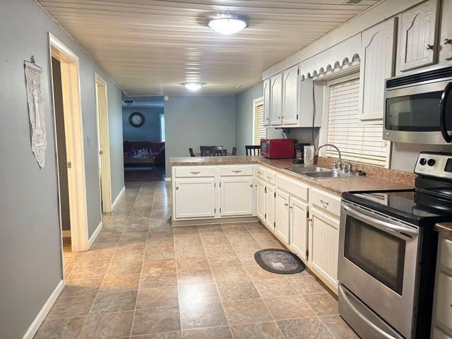 7535 Madisonville Rd, Hopkinsville, KY 42240