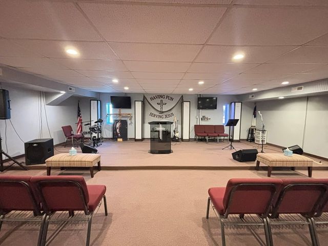 7535 Madisonville Rd, Hopkinsville, KY 42240