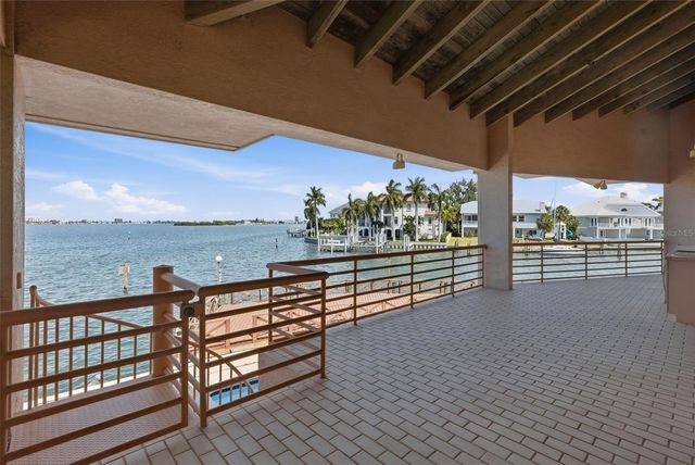 2869 SEABREEZE DRIVE S, Gulfport, FL 33707