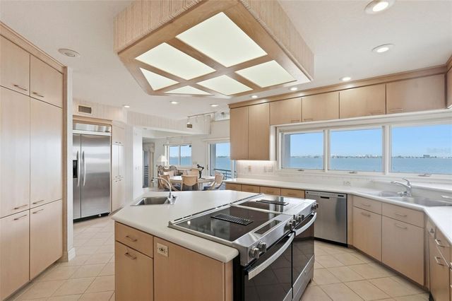 2869 SEABREEZE DRIVE S, Gulfport, FL 33707