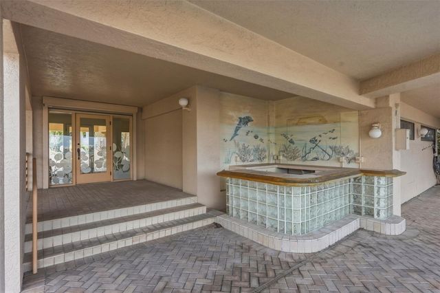 2869 SEABREEZE DRIVE S, Gulfport, FL 33707