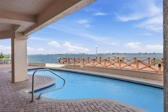 2869 SEABREEZE DRIVE S, Gulfport, FL 33707