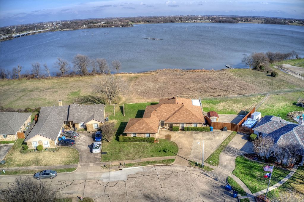 4804 Edgewater Drive, Rowlett, TX 75088