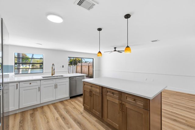 820 Rock Hill Avenue, Davie, FL 33325