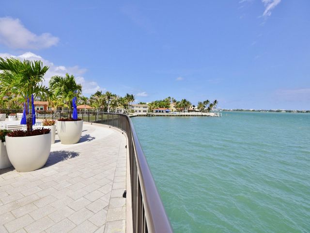 1800 NE 114th St 711, Miami, FL 33181