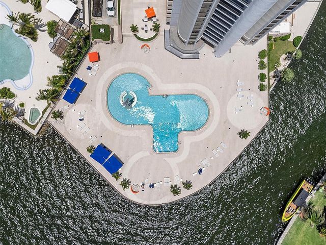 1800 NE 114th St 711, Miami, FL 33181