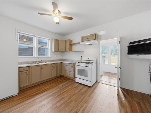 10560 S Edbrooke Avenue, Chicago, IL 60628