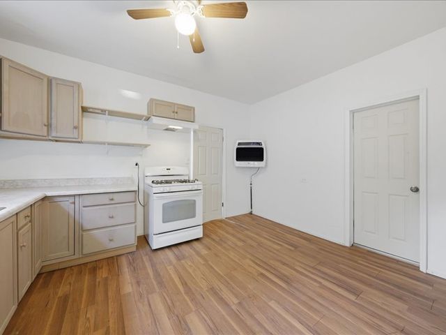 10560 S Edbrooke Avenue, Chicago, IL 60628
