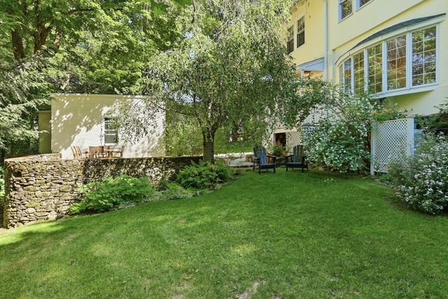 6 Oakmount Circle, Lexington, MA 02420