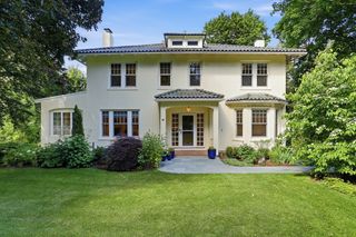 6 Oakmount Circle, Lexington, MA 02420
